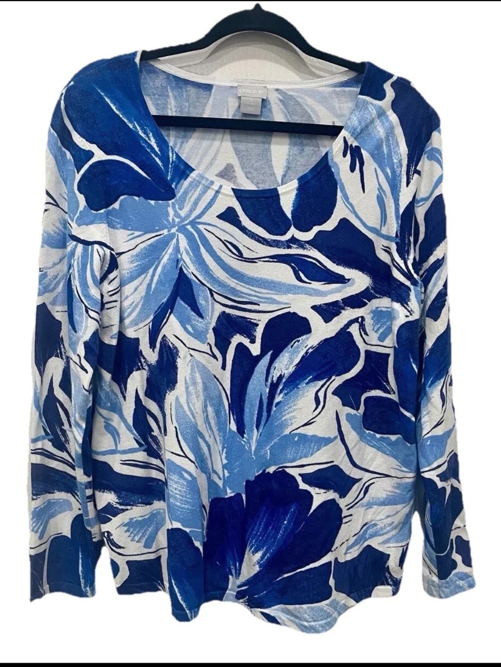 Chico's Blue & White Floral Pullover Top
